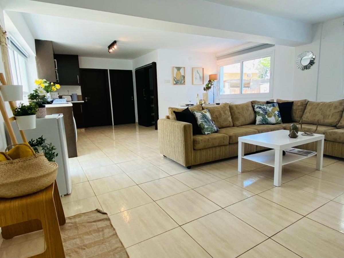 Serena'S 2-Br Apartment In Larnaca Exterior foto