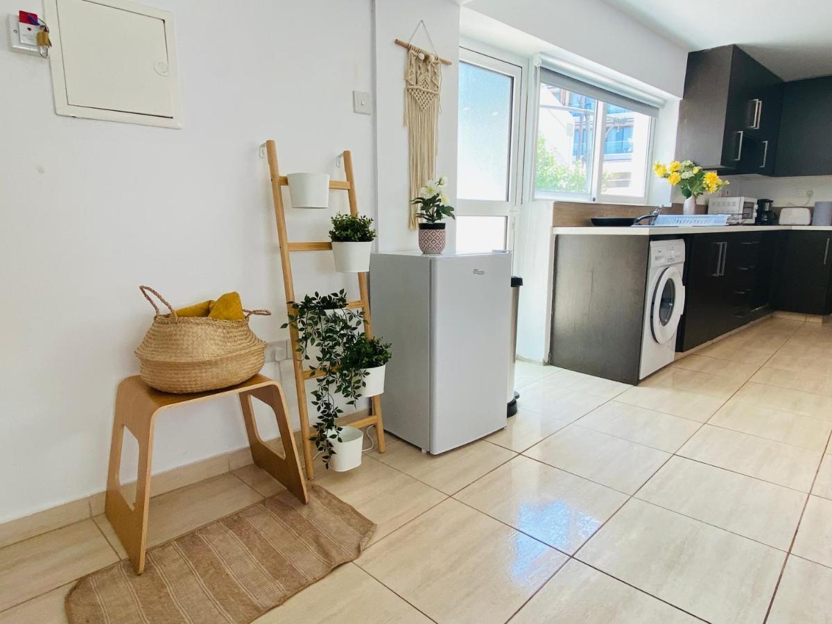 Serena'S 2-Br Apartment In Larnaca Exterior foto